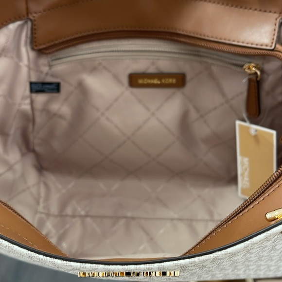 MICHAEL KORS 
Jet Set Large Signature Shoulder Top Zip Tote Bag
Vanilla 
NWT - Picture 11 of 16